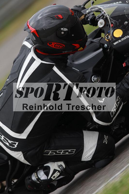 Archiv-2022/13 25.04.2022 Plüss Moto Sport ADR/Freies Fahren/backside